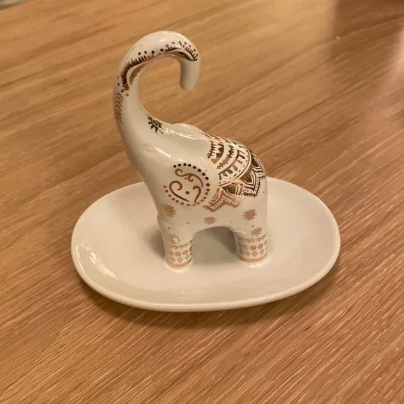 Francesca's Elephant Ring Holder - Picture 2 of 2
